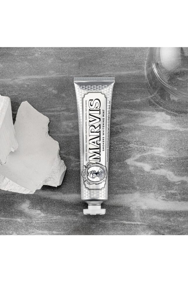 Marvis Smokers Diş Macunu - Sigara İçenler İçin Özel, Lekeleri Gideren ve Beyazlatan, 85 ml, Ferahlatıcı Nane Özelliği